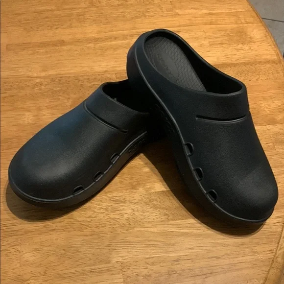 OOFOS | Shoes | Oofos Black Loafers With Minimalist Design  display picture 1